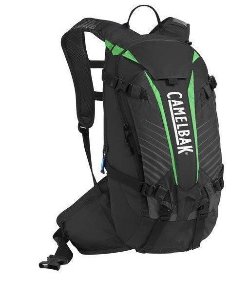 Camelbak KUDU 12L musta pyöräilyreppu selkäpanssarilla